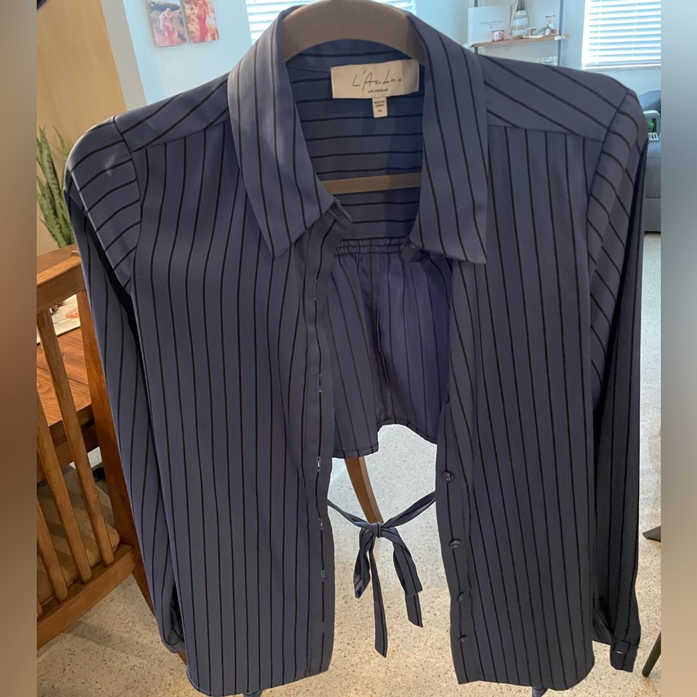 L’academie Button Down. Cropped And Open Back. - image 1